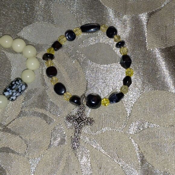 Handmade bracelet with cross charm - Picture 1 of 4